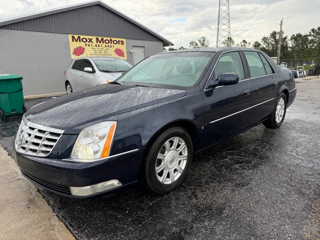 2008 Cadillac DTS Image 2