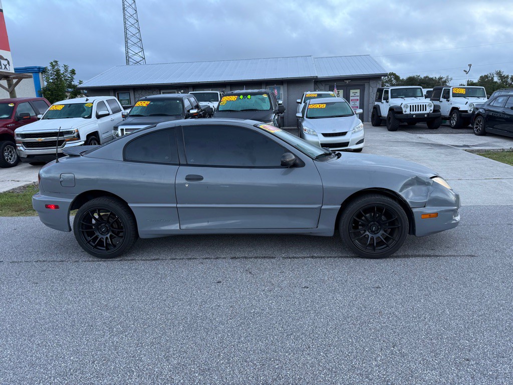 2005 Pontiac Firebird Image 2