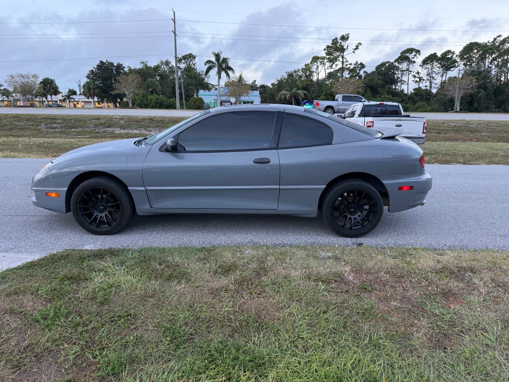 2005 Pontiac Firebird Image 6