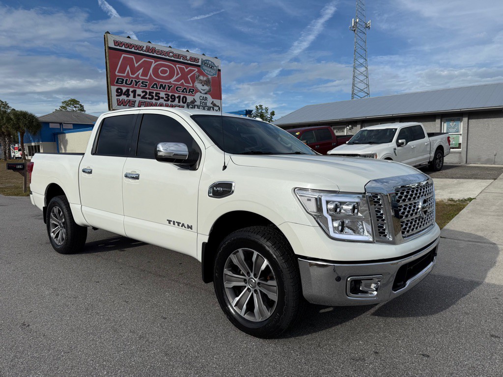2017 Nissan Titan Image 1