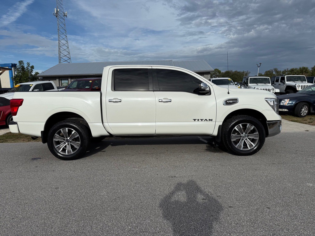 2017 Nissan Titan Image 2