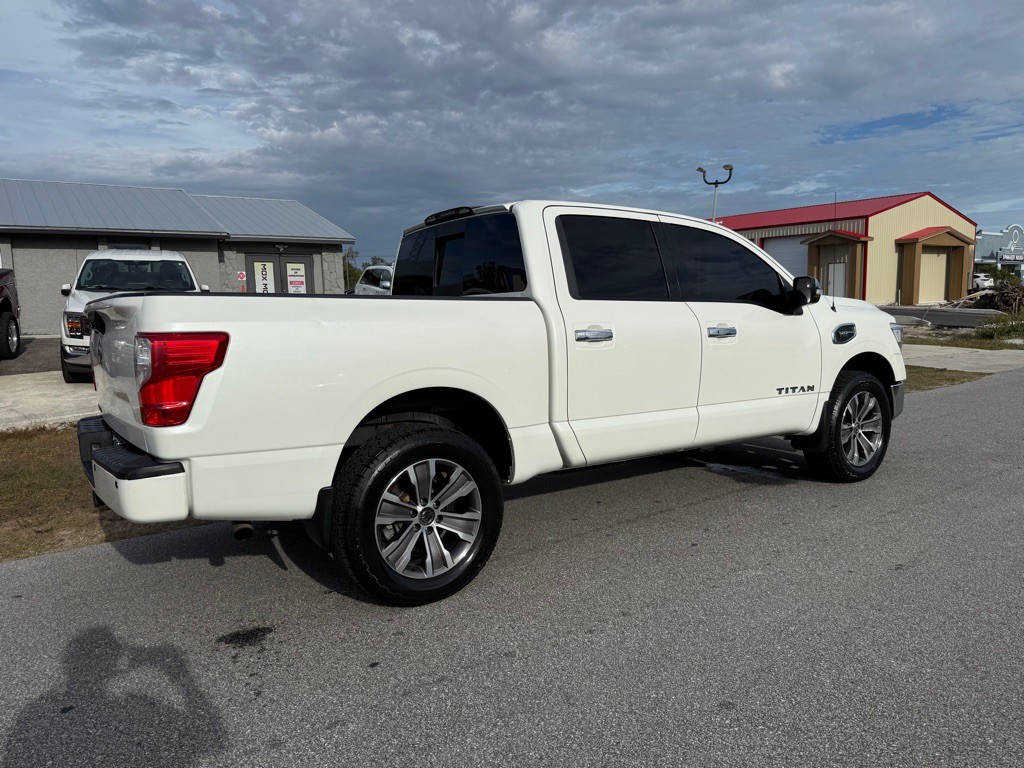 2017 Nissan Titan Image 3