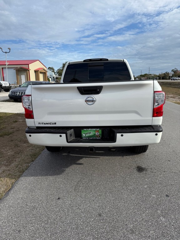 2017 Nissan Titan Image 4
