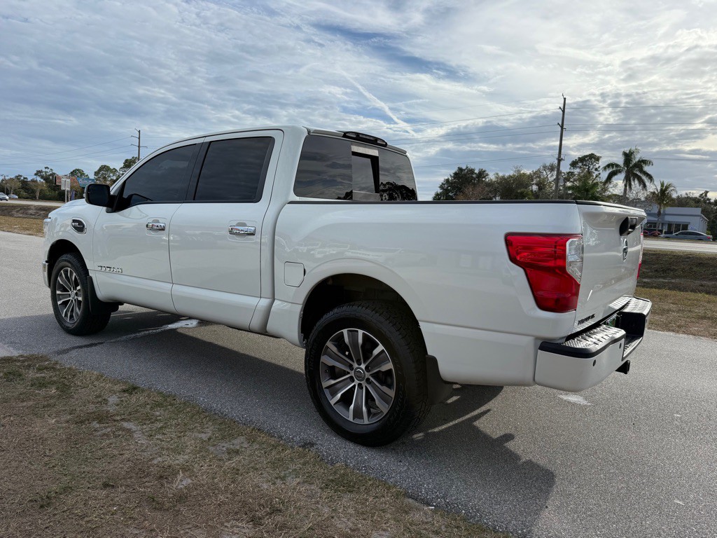 2017 Nissan Titan Image 6
