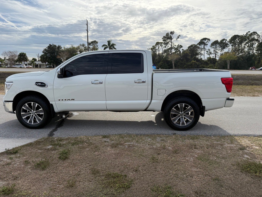 2017 Nissan Titan Image 7