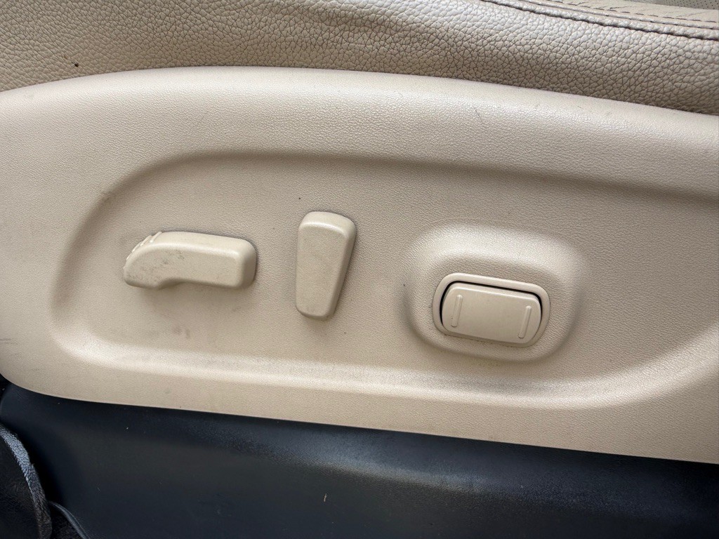 2017 Nissan Titan Image 17