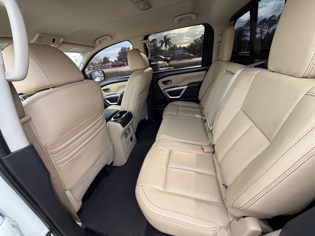 2017 Nissan Titan Image 20