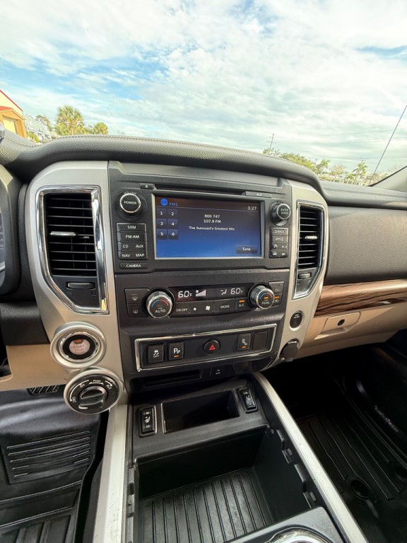 2017 Nissan Titan Image 21