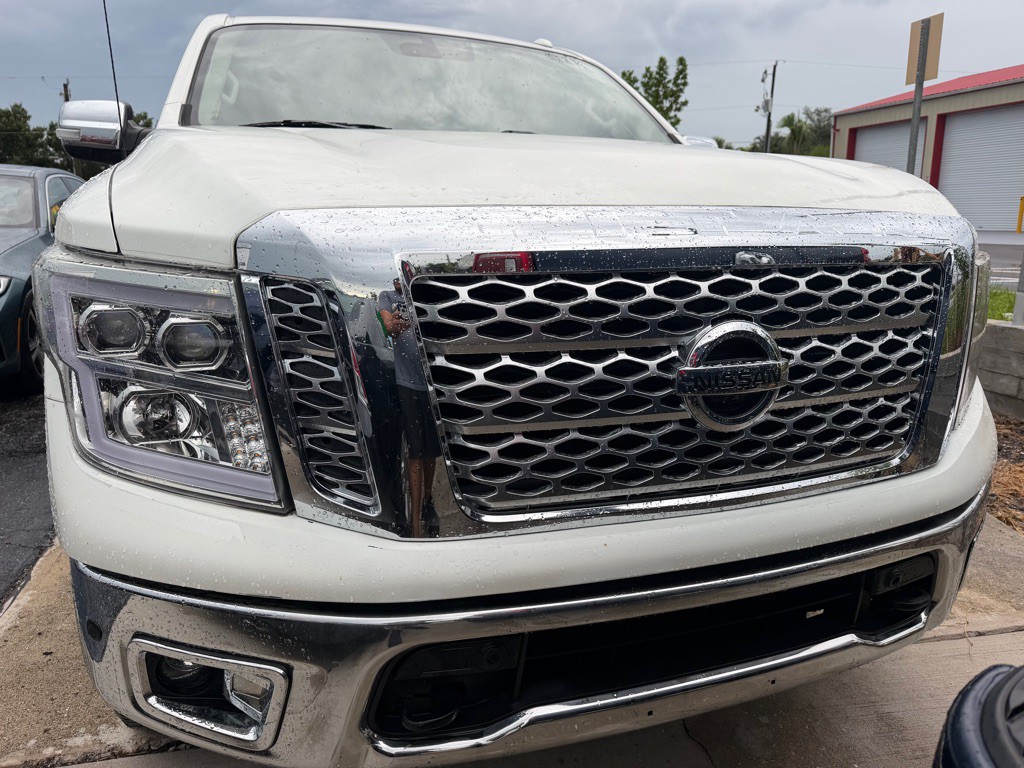 2017 Nissan Titan Image 2