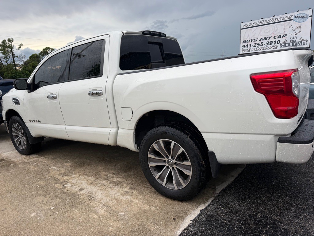 2017 Nissan Titan Image 3