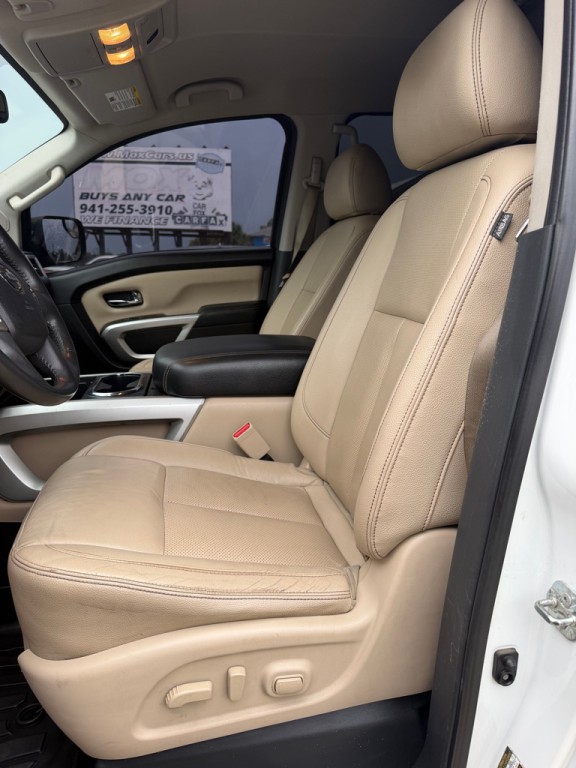 2017 Nissan Titan Image 5