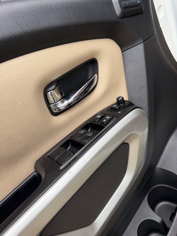 2017 Nissan Titan Image 6