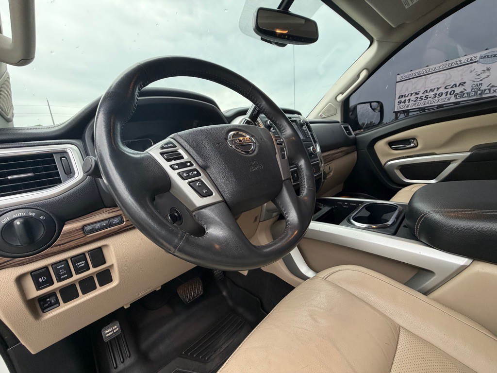 2017 Nissan Titan Image 8