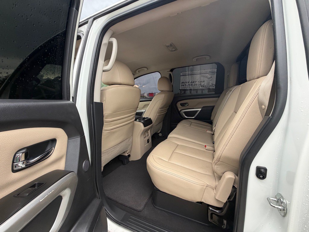 2017 Nissan Titan Image 9