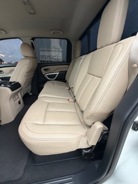 2017 Nissan Titan Image 10