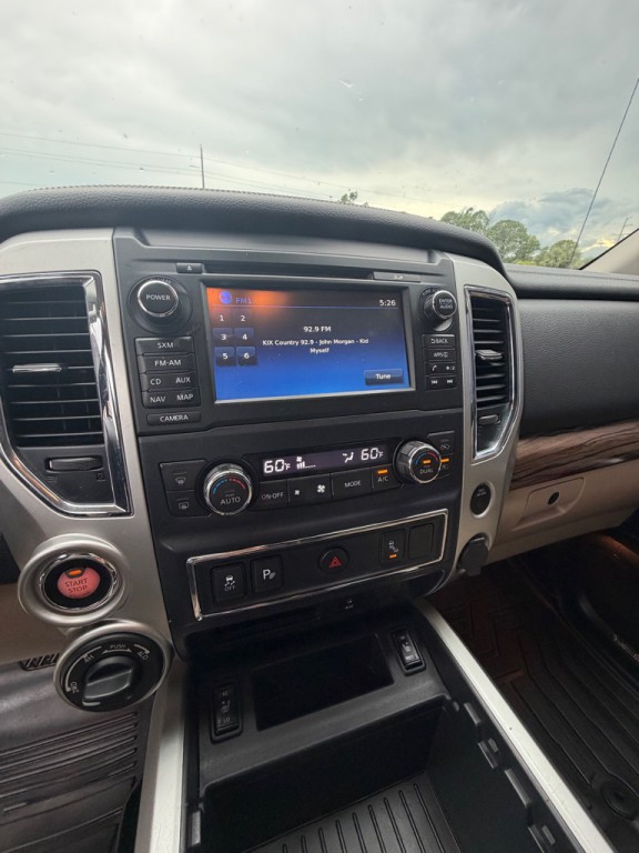 2017 Nissan Titan Image 11