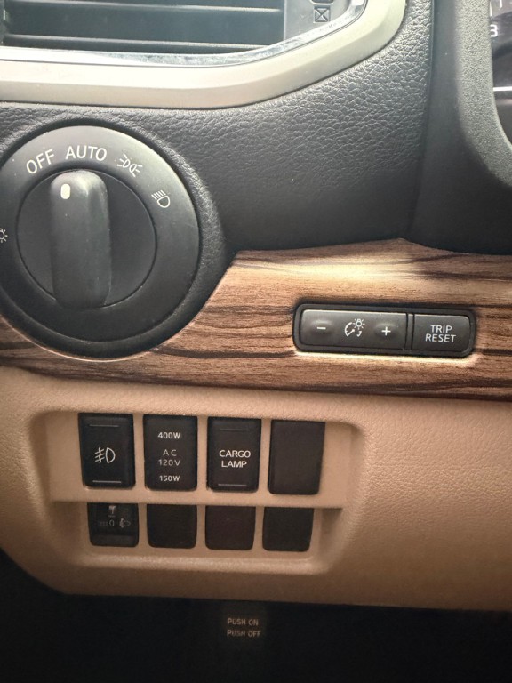2017 Nissan Titan Image 14