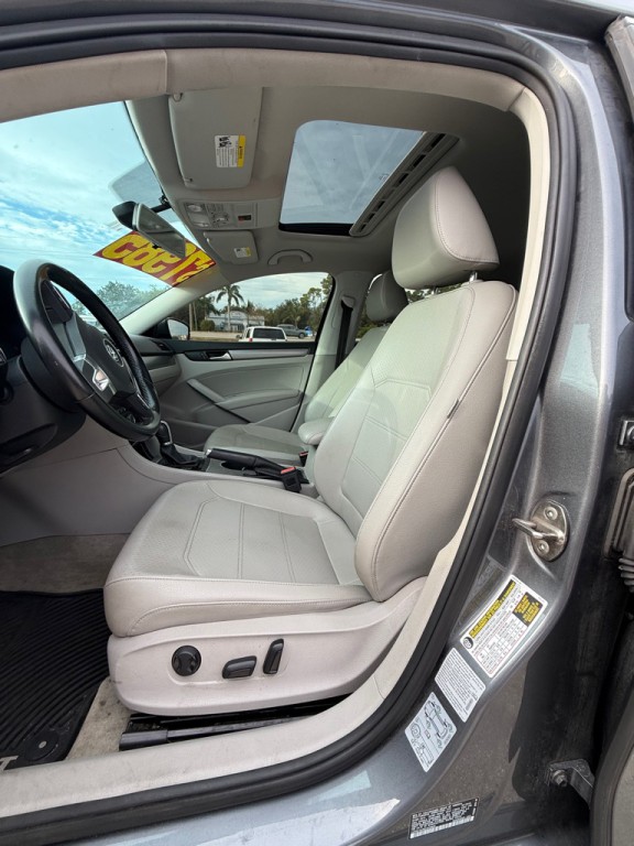 2015 Volkswagen Passat Image 9