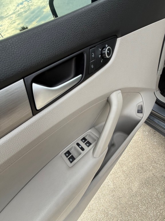 2015 Volkswagen Passat Image 10