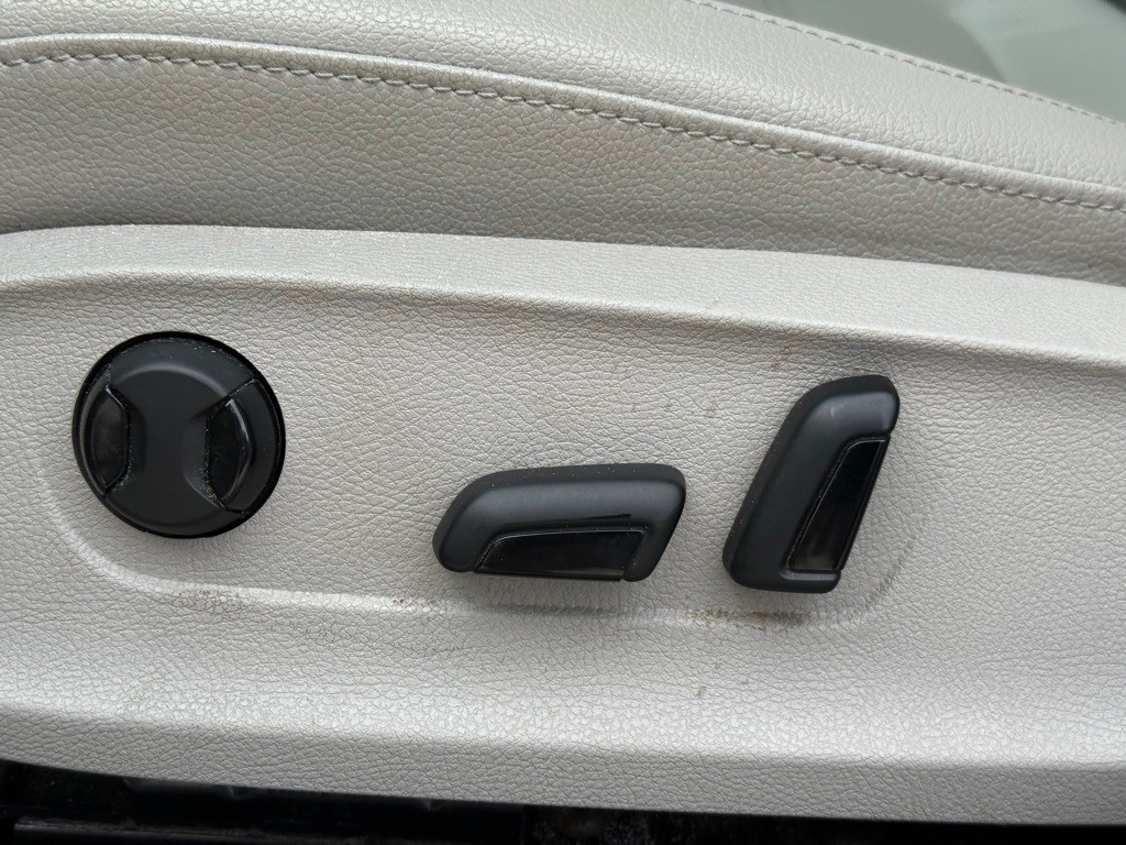 2015 Volkswagen Passat Image 11