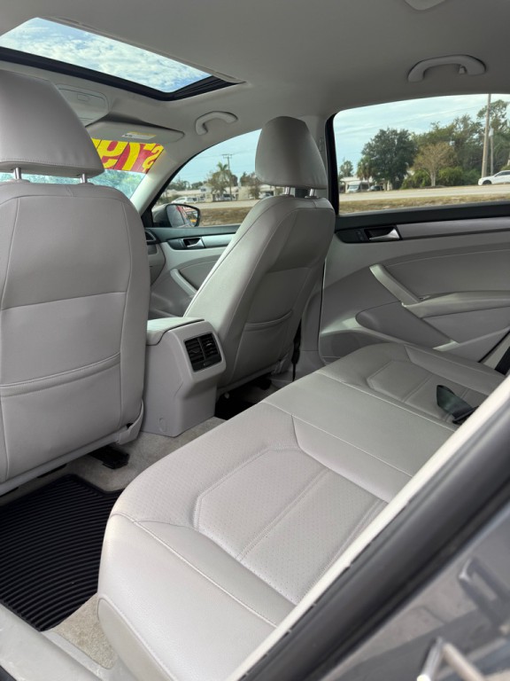 2015 Volkswagen Passat Image 12