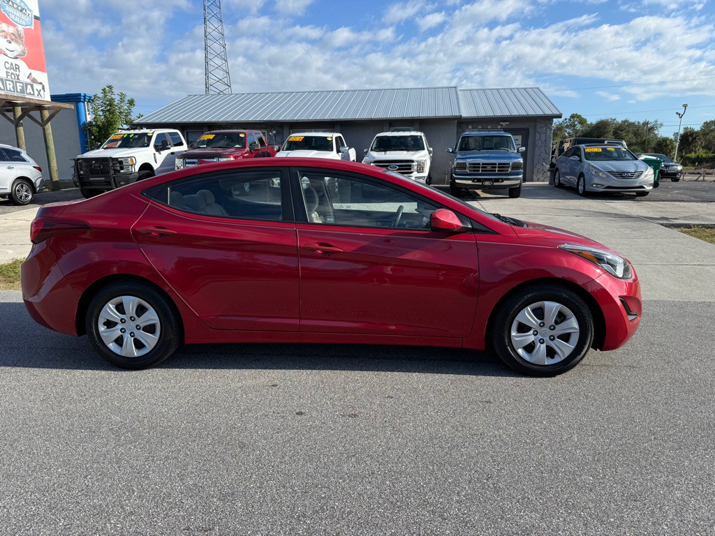 2016 Hyundai Elantra Image 2