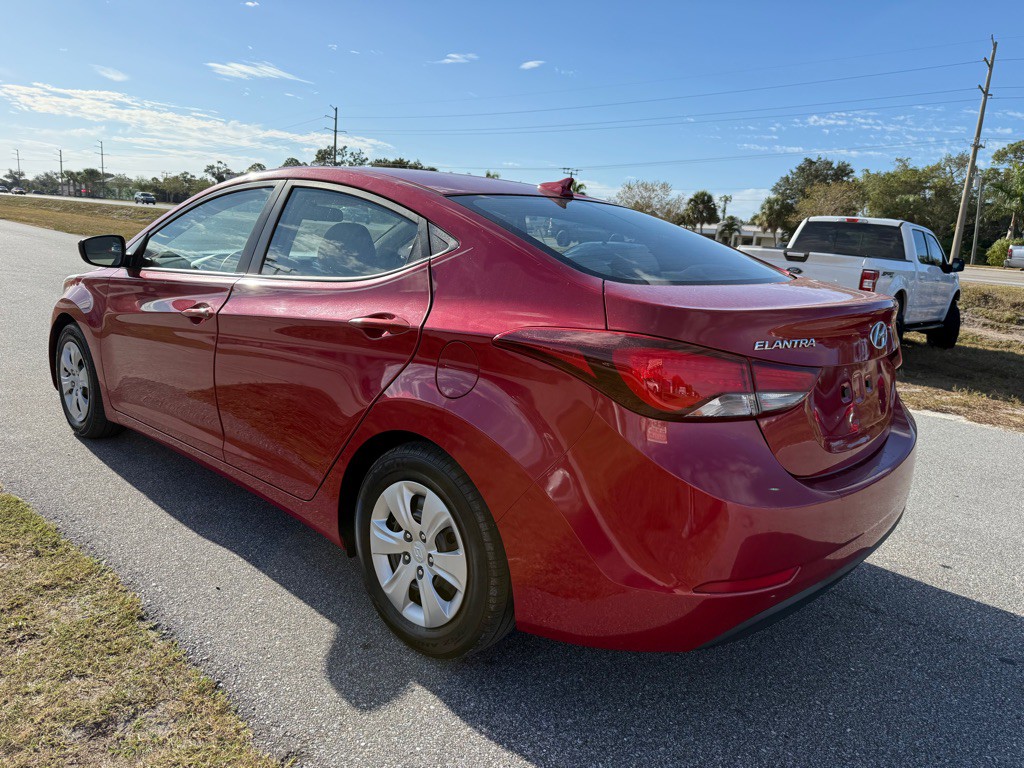 2016 Hyundai Elantra Image 5