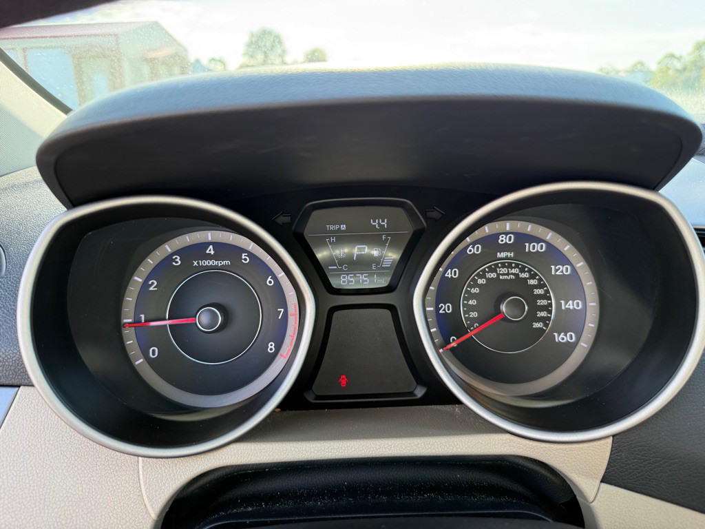 2016 Hyundai Elantra Image 14