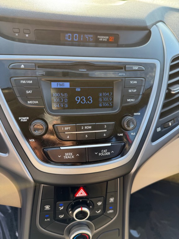 2016 Hyundai Elantra Image 16