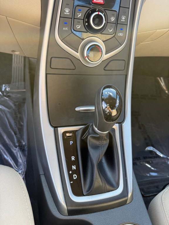 2016 Hyundai Elantra Image 17