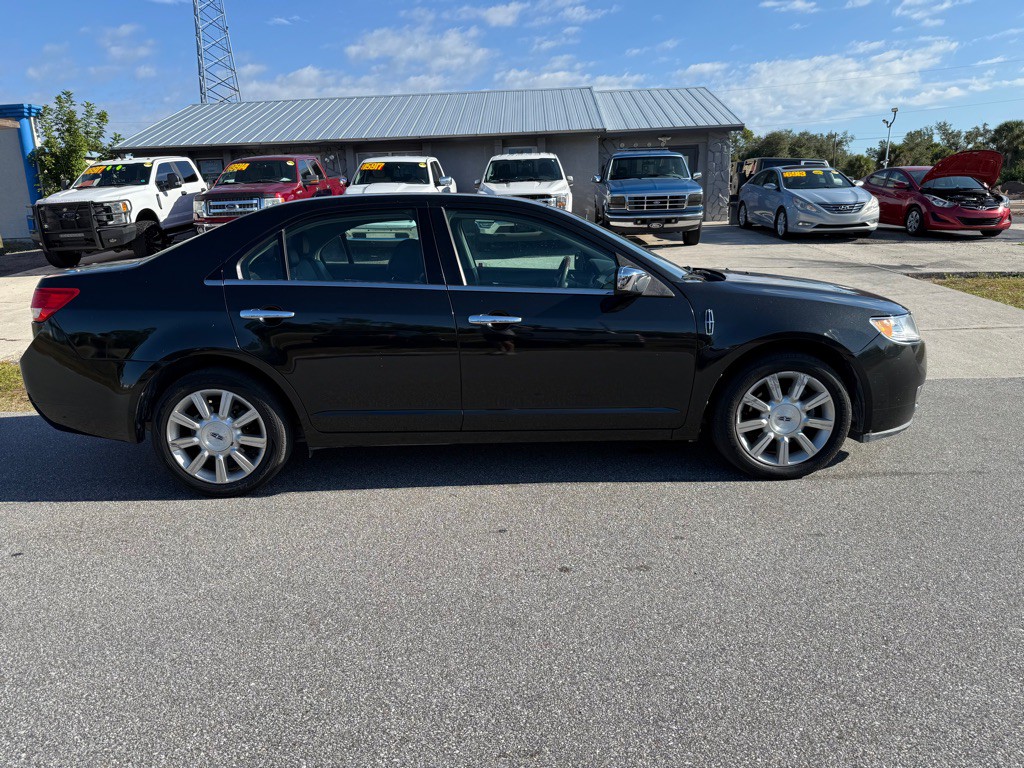 2012 Lincoln MKZ Image 2