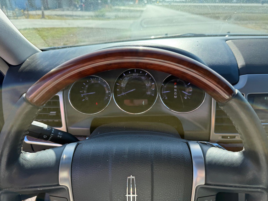 2012 Lincoln MKZ Image 16