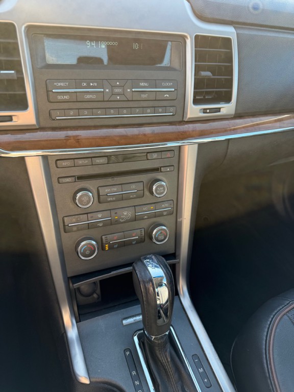 2012 Lincoln MKZ Image 18