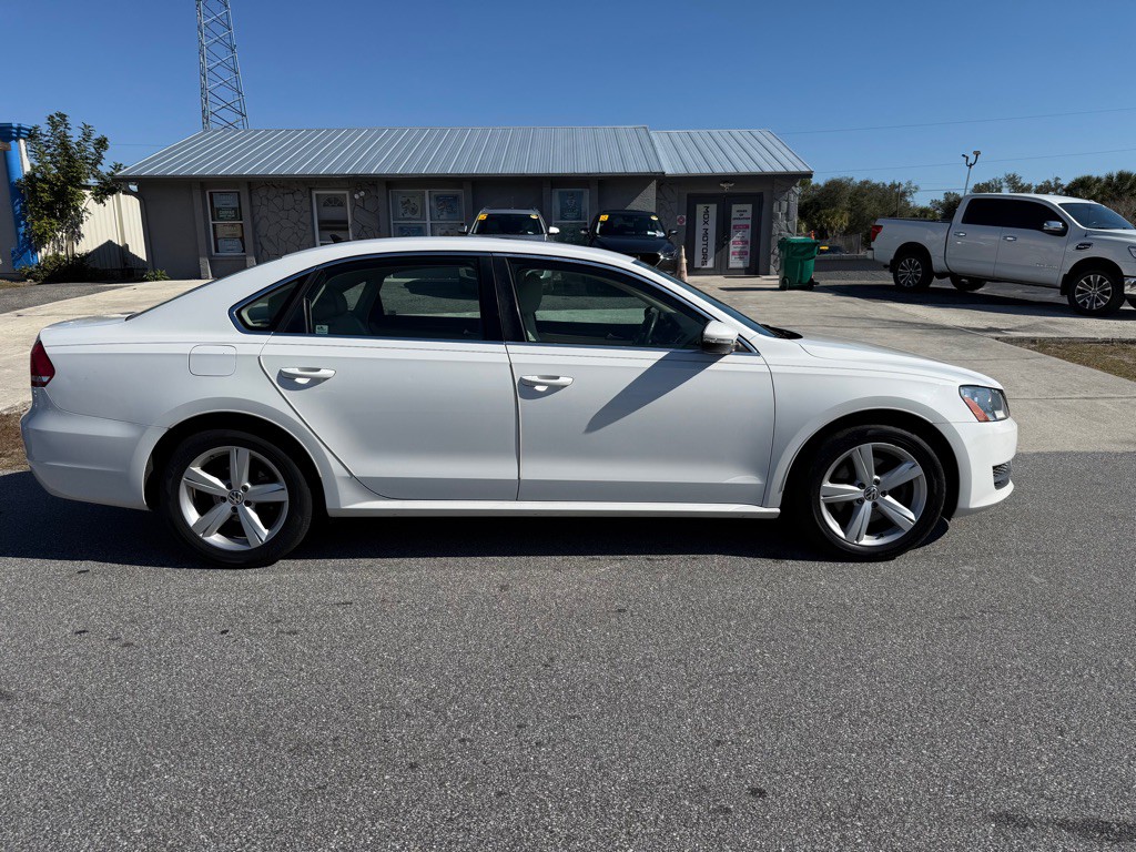 2012 Volkswagen Passat Image 2