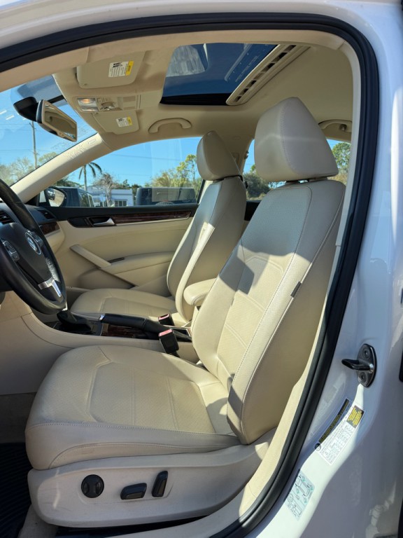 2012 Volkswagen Passat Image 9