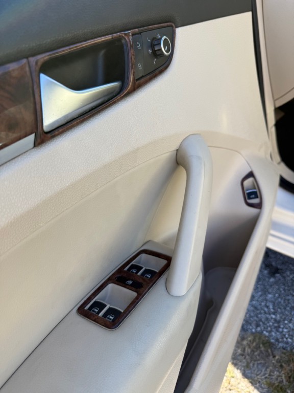 2012 Volkswagen Passat Image 10