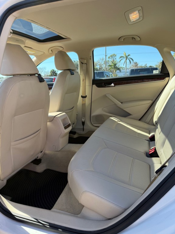 2012 Volkswagen Passat Image 11