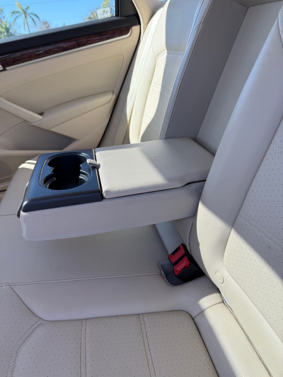 2012 Volkswagen Passat Image 13