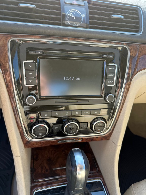 2012 Volkswagen Passat Image 16