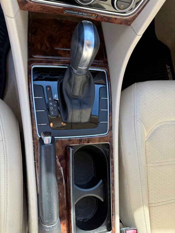 2012 Volkswagen Passat Image 17