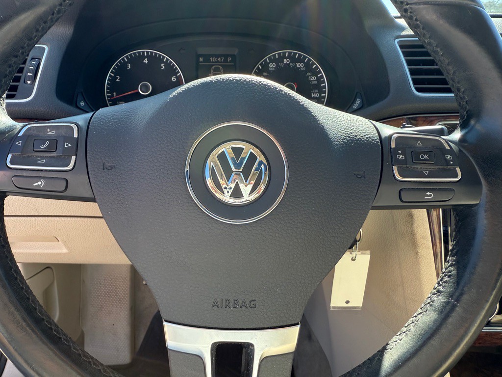 2012 Volkswagen Passat Image 18