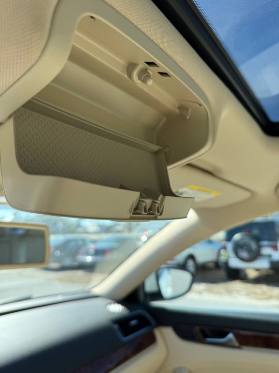 2012 Volkswagen Passat Image 21