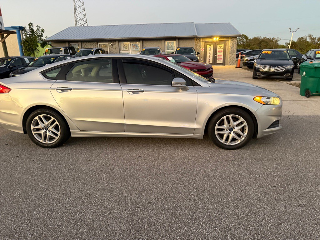 2016 Ford Fusion Image 2
