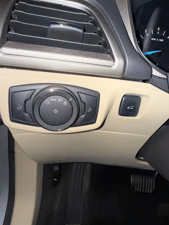 2016 Ford Fusion Image 12