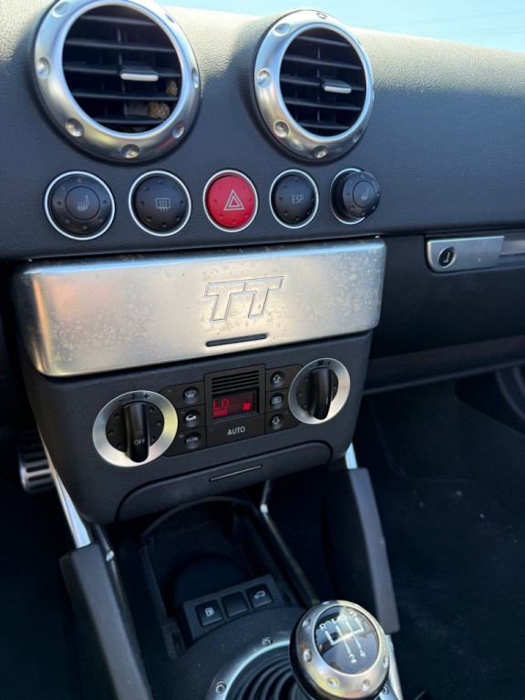 2002 Audi TT Image 17