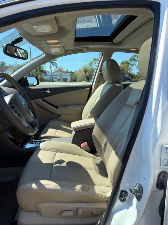 2012 Nissan Altima Image 10