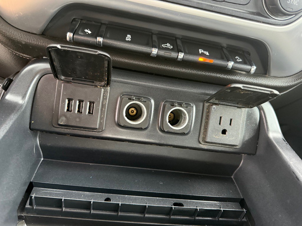 2015 GMC Sierra Image 18