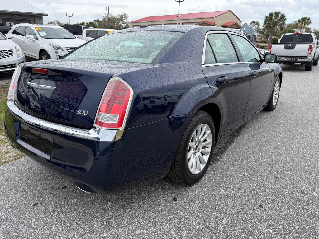 2013 Chrysler 300 Image 3