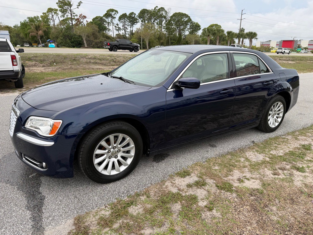 2013 Chrysler 300 Image 5