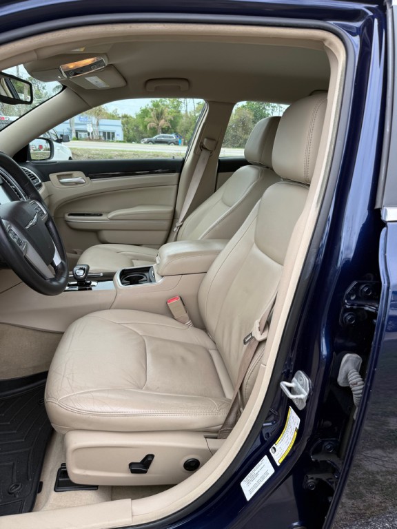 2013 Chrysler 300 Image 7